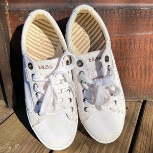 Iconic Taos Star Canvas Sneakers (size 8.5 woman)